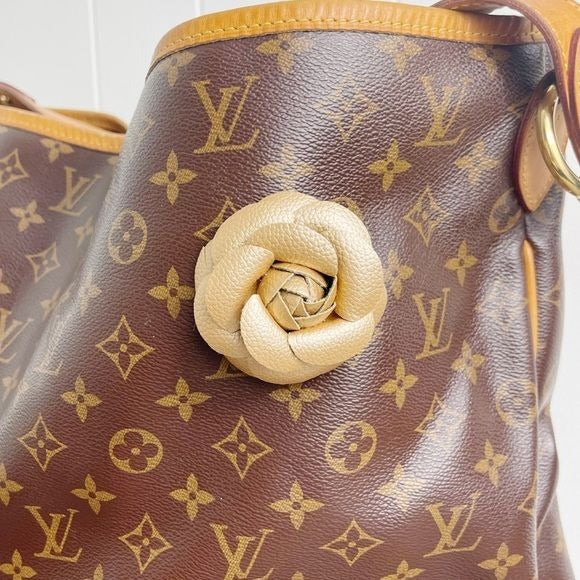 Camellia Flower Vegan Leather Magnetic Bag Charm
