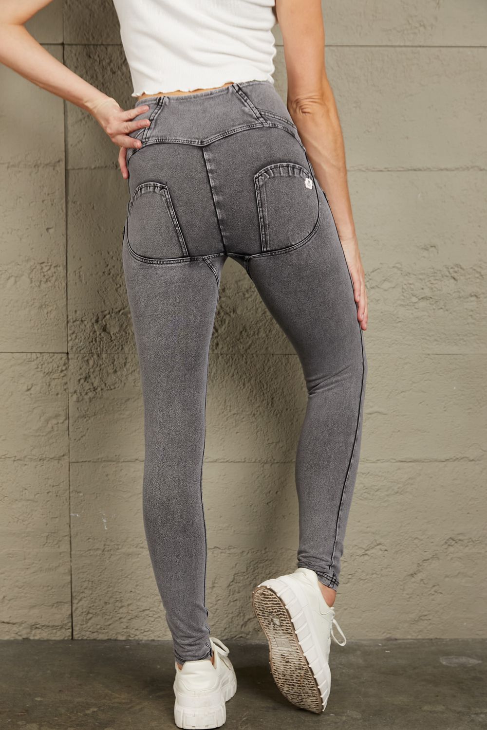 Baeful Zip Closure Skinny Jeans with Pockets